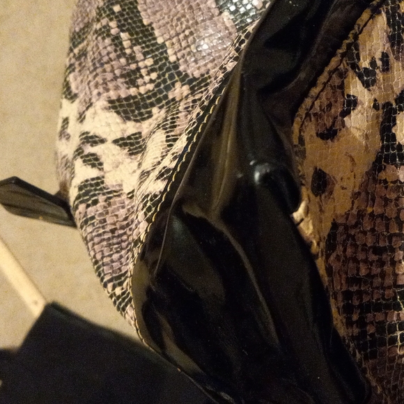 Dooney & Bourke Niki Bag - Picture 13 of 16